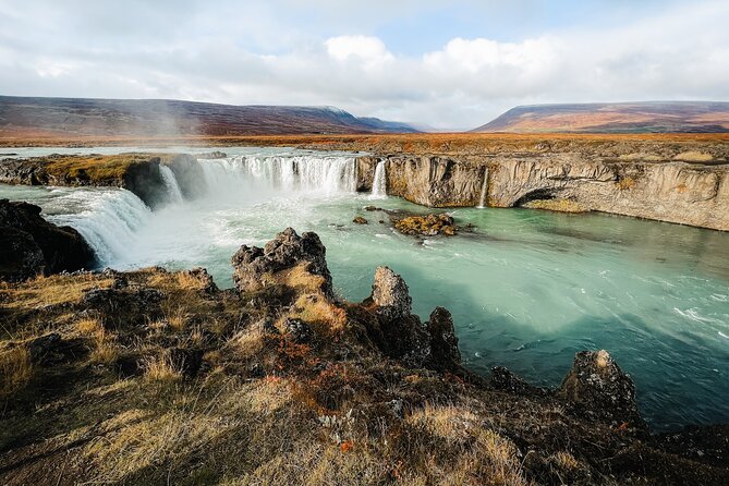 Cruise Tour Godafoss and Myvatn Lake and Baths Small Group - Goðafoss, the waterfall with a story