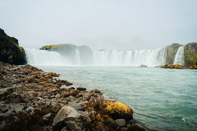 Cruise Tour Godafoss and Myvatn Lake and Dettifoss Small Group - Goðafoss offers an easy first stop