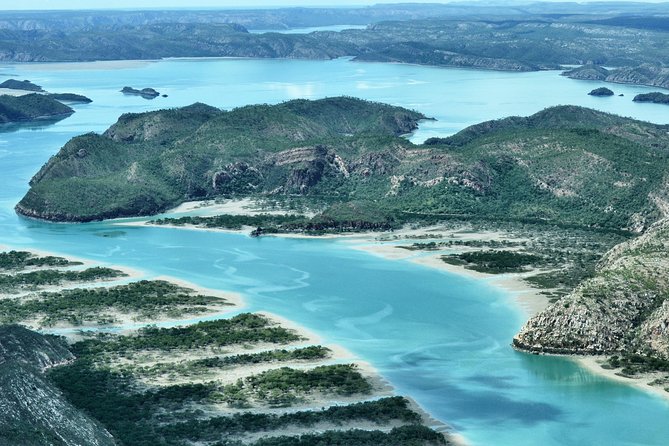 Cygnet Bay Sea Safari & Pearl Farm Tour Scenic Flight - Cygnet Bay combines lunch, boats, and pearling
