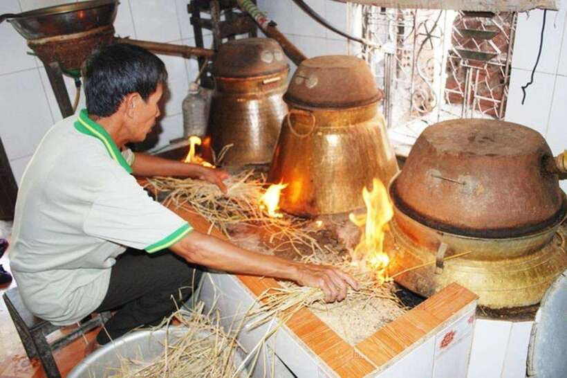 Dalat: 3 Waterfalls Day Tour — Datanla, Pongour & Elephant - Inside Cuong Hoan’s old-style silk workshop