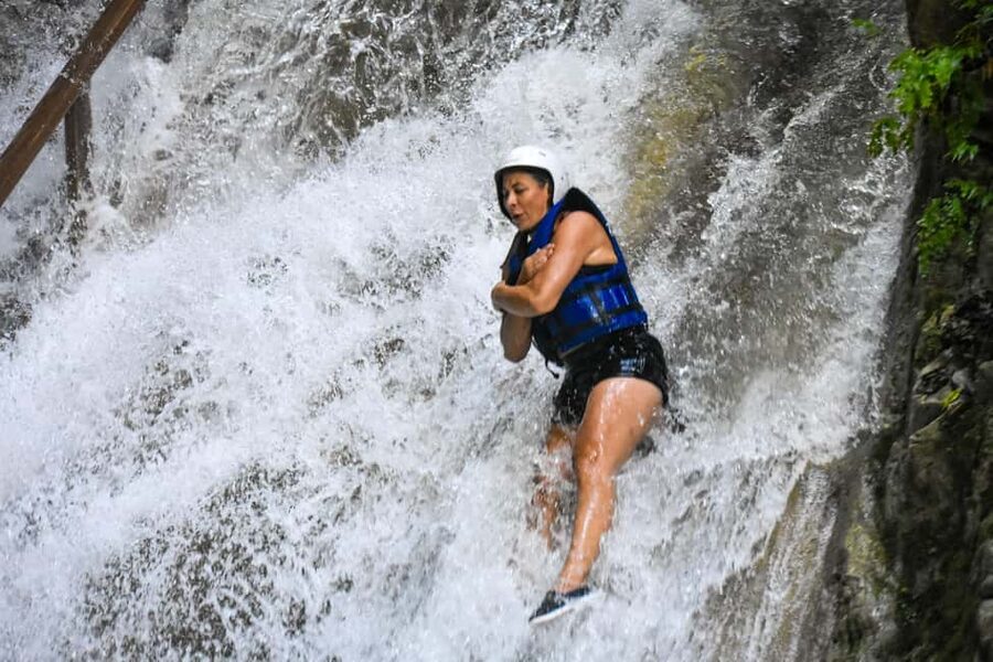 Damajagua Waterfalls Tour with Lunch - How the guides affect the day