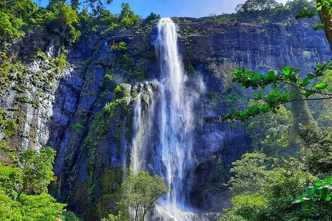 Diyaluma Waterfall and Natural Pool Bath With Lunch - Key points to know before booking