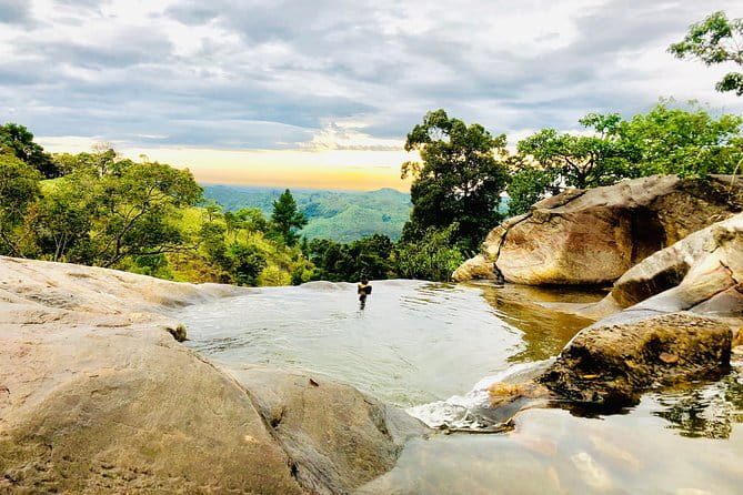 Diyaluma Waterfall & Natural Pool Bath. - Key points to know before booking