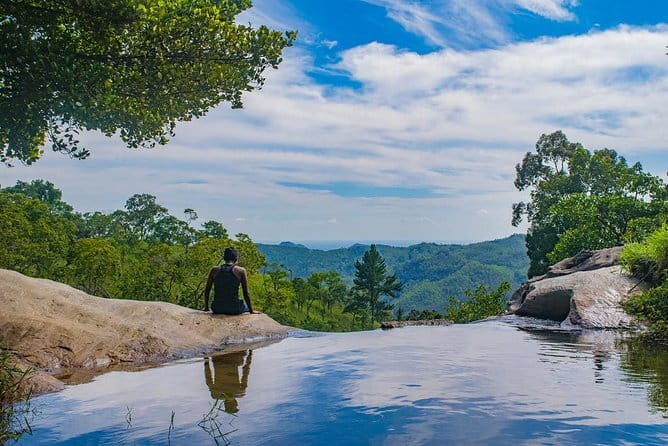 Diyaluma Waterfall & Natural Pool Bath. - Reaching Diyaluma Falls from Ella