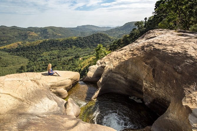 Diyaluma Waterfall & Natural Pool Bath. - Why the full-day timing makes sense