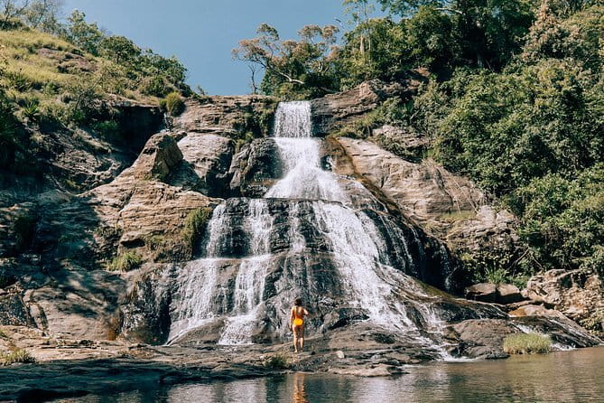 Diyaluma Waterfall & Natural Pool Bath. - The walk to the upper falls