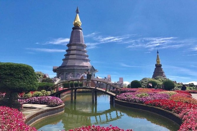 Doi Inthanon Waterfall and Royal Project Chiang Mai - Karen village and the Hmong market