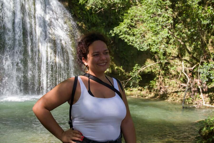 El Limón: Waterfall Hiking Tour with Lunch - Thirty minutes beneath the falls