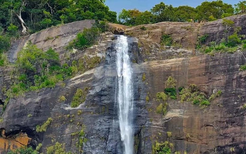 Ella: Ravana and Upper Diyaluma Falls Guided Tour - Starting from Ella by tuk-tuk