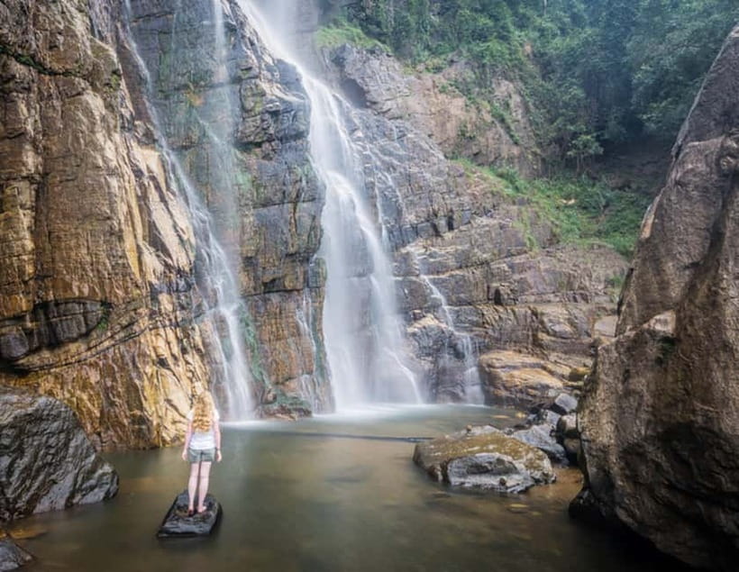 Ella: Tuk Tuk Tour to Diyaluma and Secret Waterfalls - Learning how rubber is produced in Koslanda