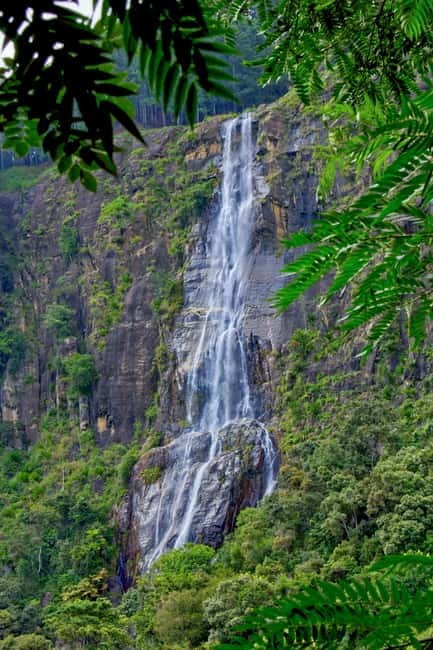 Ella: Waterfall hunting Hike to Bambarakanda and Lanka Falls - Lanka Ella Falls and the swimming break