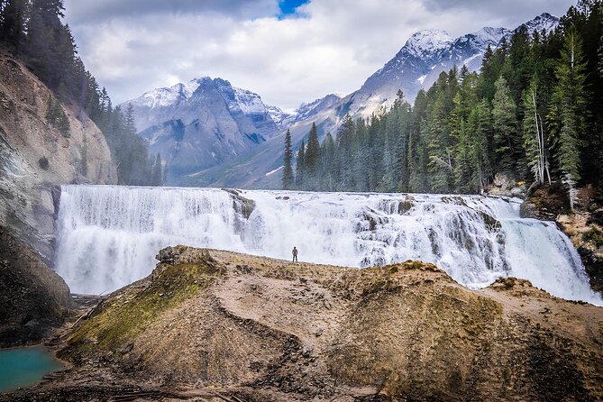 Emerald Lake,Natural Bridge, Wapta Falls & Takakkaw Falls in Yoho - Emerald Lake delivers the first big moment