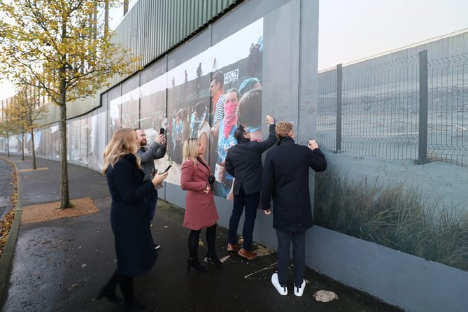 Falls road Murals Walking Tour with former prisoners - How this fits into a Belfast visit
