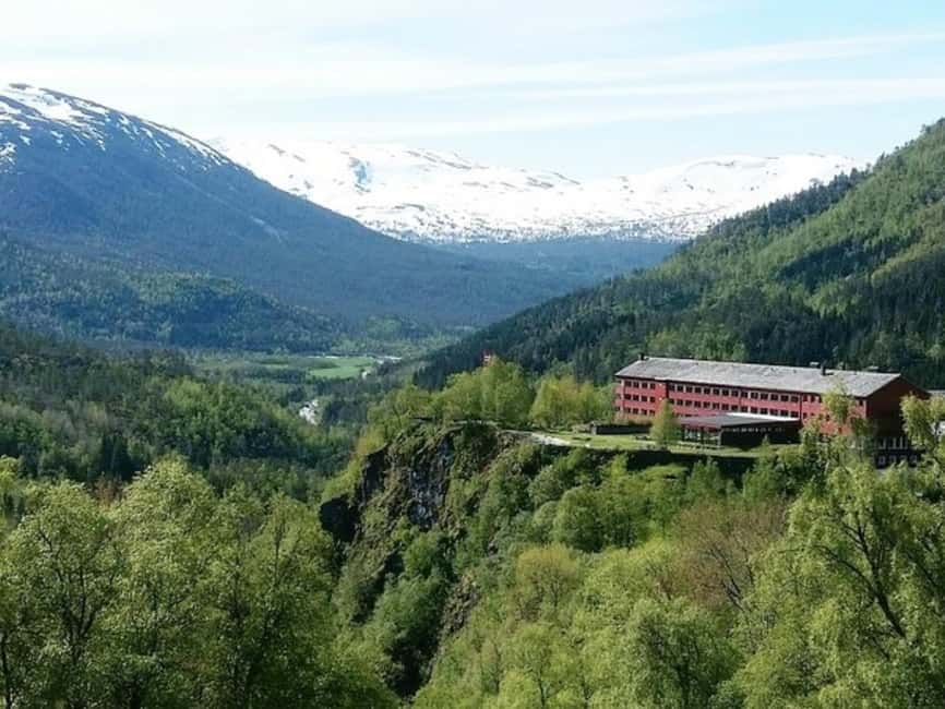 Flåm: Tvinde Waterfalls, Stalheimskleiva Hike & Gudvangen - The Gudvangatunnel and the road into Nærøydalen