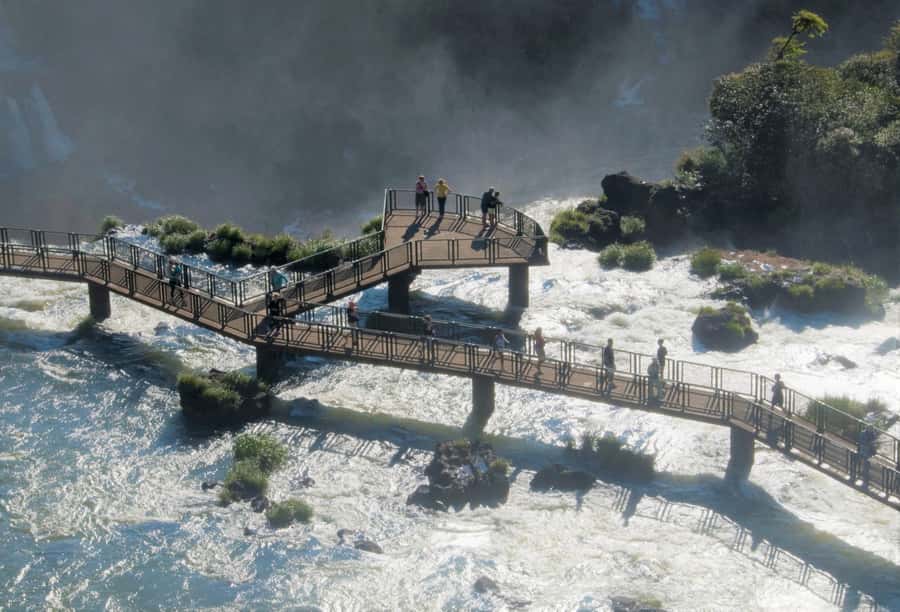 Foz do Iguaçu: Brazilian Side of the Falls - The 950-meter path and the first big views