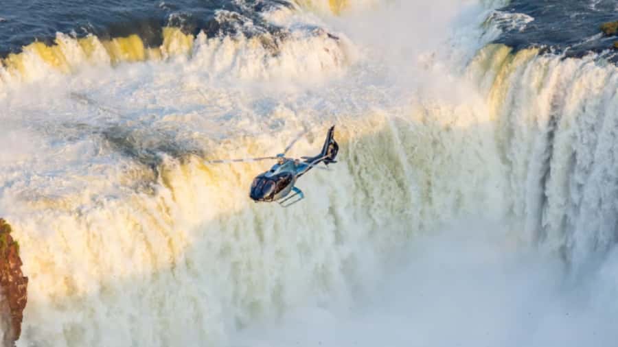 Foz do Iguaçu: Helicopter Flight over the Iguassu Falls - Ten minutes over the full length of the Falls