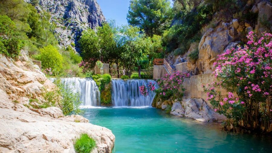 From Alicante/Benidorm: Guadalest & Algar Waterfalls Tour - Guadalest, a village above the valley