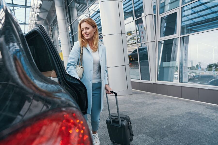 From Buffalo Airport: Niagara Falls Private Transfer - Crossing from New York into Canada