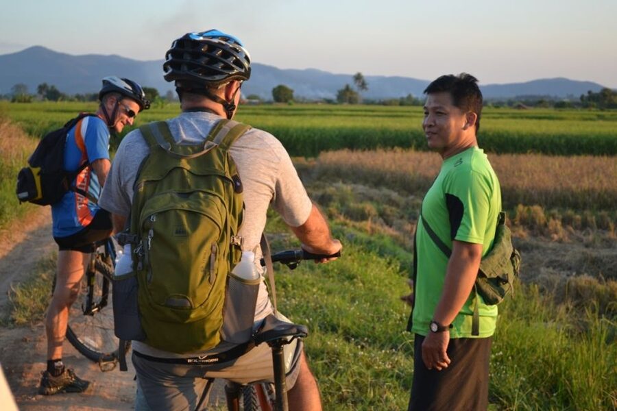 From Chiang Mai: Mae Taeng Valley and Waterfalls Cycle Tour - Lunch in a tropical garden