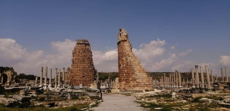 From City of Side: Perge, Aspendos & Kurşunlu Waterfall Trip - Lunch between the ruins