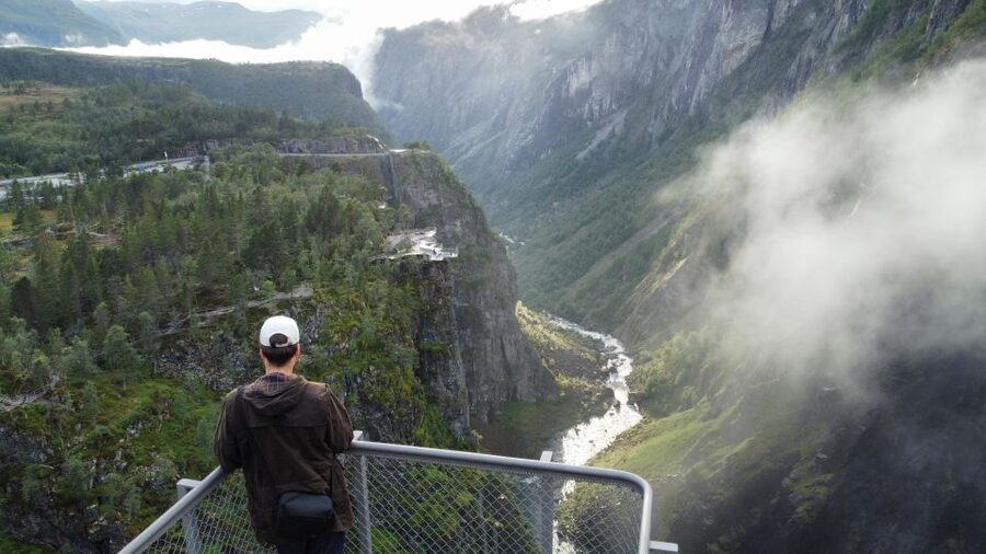 From Eidfjord: Vøringfossen Waterfall Nature Tour with Guide - Guides make the three-and-a-half hours work