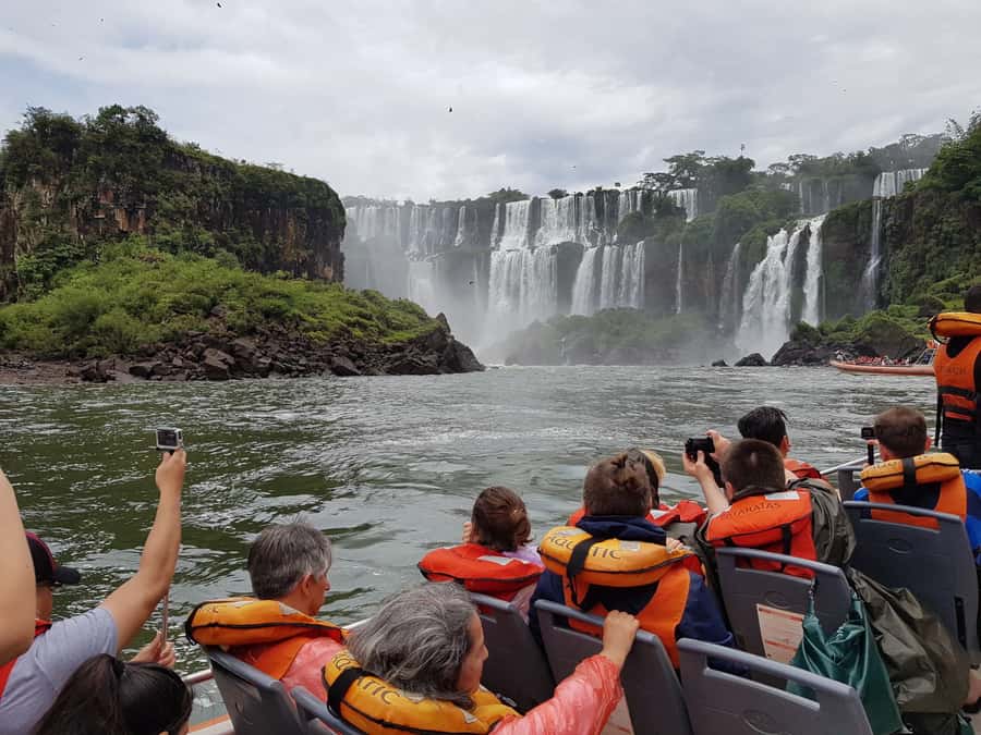 From Foz do Iguaçu: Iguazú Falls Boat Ride Argentina - Key points before you book