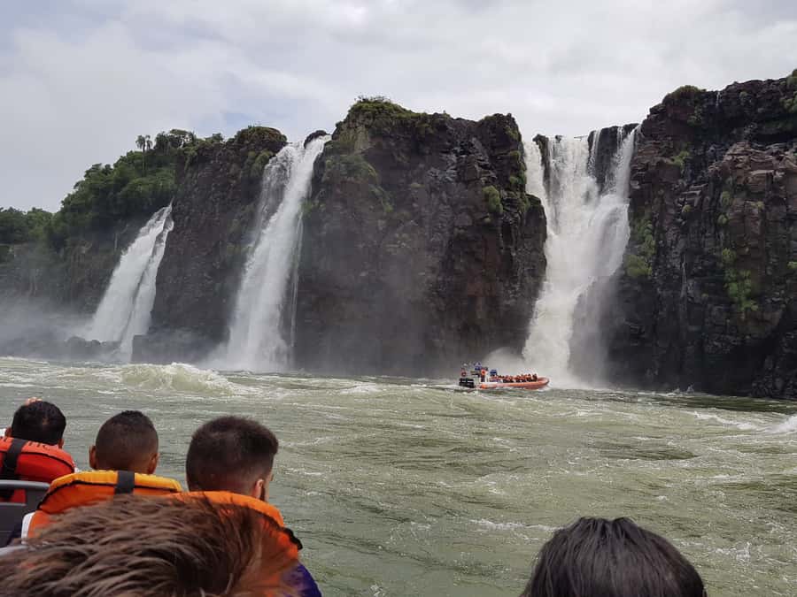 From Foz do Iguaçu: Iguazú Falls Boat Ride Argentina - Entering Iguazú National Park without wasting the morning
