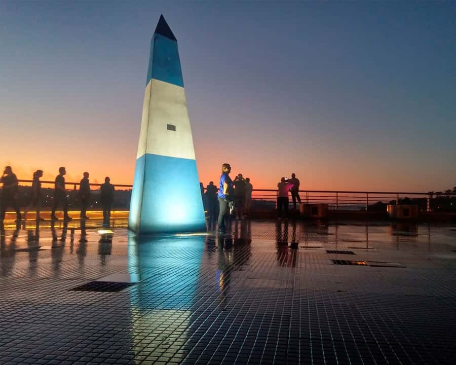 From Foz do Iguaçu: Puerto Iguazu Night Tour - Why the border crossing matters