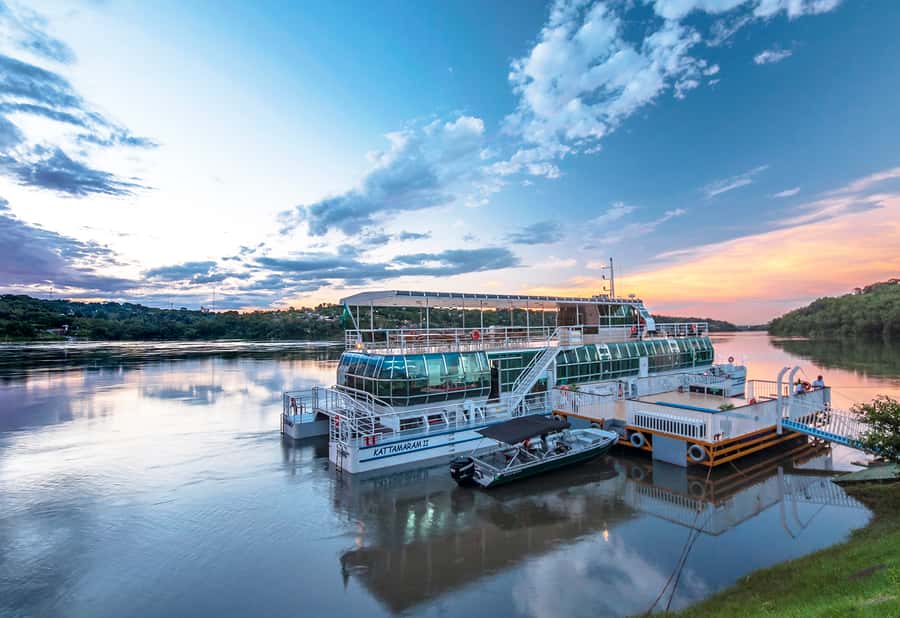 From Foz do Iguaçu: Sunset Catamaran Tour with Meal - From your Foz hotel to the port
