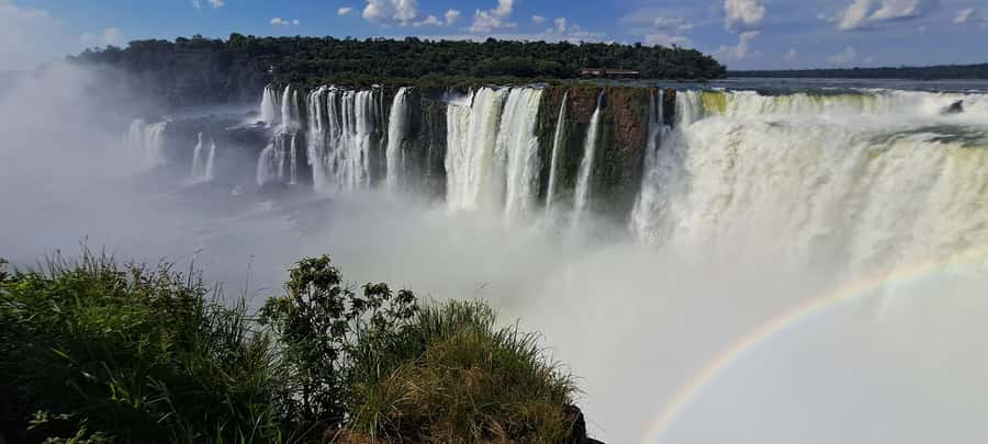 From Foz do Iguaçu: Tour to Argentinian Falls - Devil’s Throat, the loudest part of the day