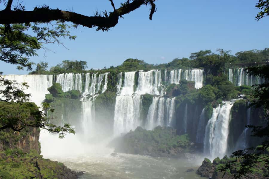 From Foz do Iguaçu: Tour to Argentinian Falls - Pickup in Foz and the 75-minute ride to the border