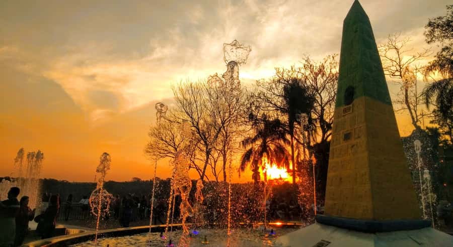 From Foz do Iguazu: Triple Frontier Landmark Ticket - The evening show: a quick tour of three cultures