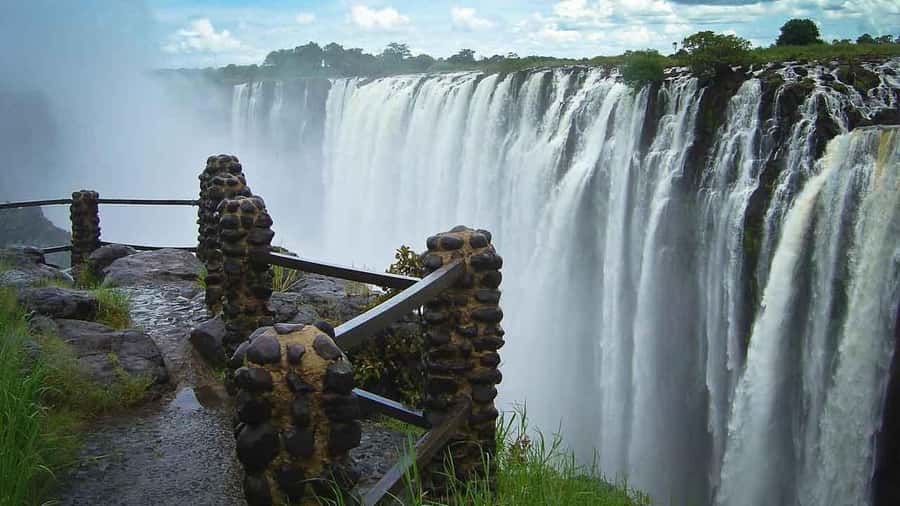 From Kasane: Victoria Falls Day Trip (Zimbabwe side) - Key points to know before booking