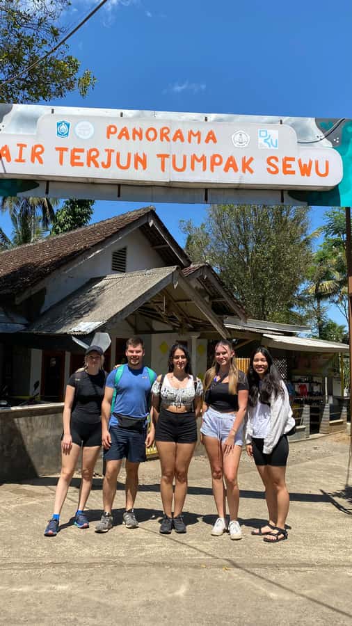 From Malang: Tumpak Sewu Waterfall Sharing Tour - Who should book this waterfall tour