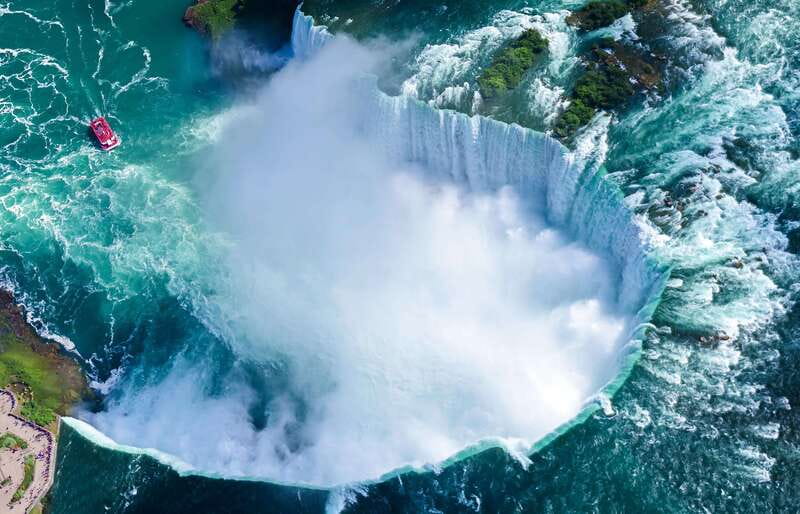 From Montreal: Toronto, Niagara Falls & 1000 Islands Tour - Niagara Falls from spray to city lights