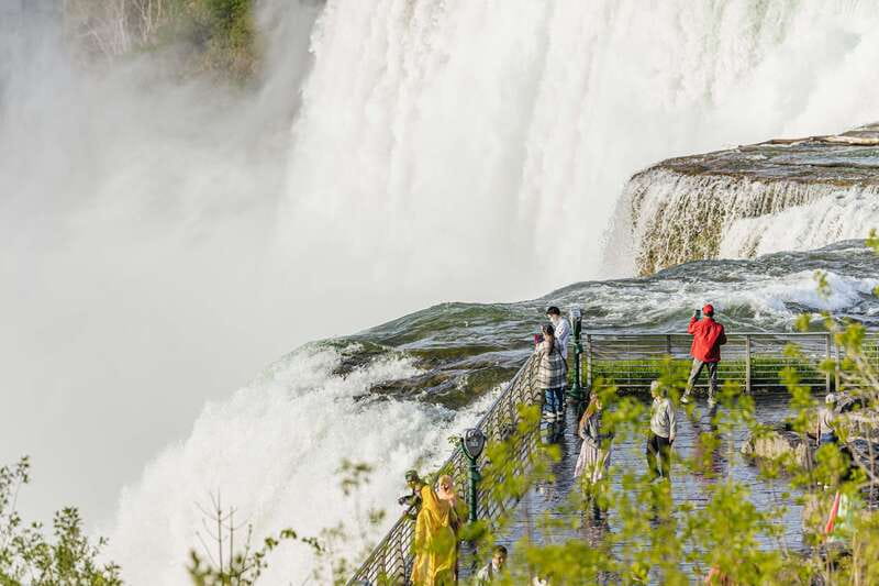 From New York City: Niagara Falls One Day Tour - Five hours around the American falls