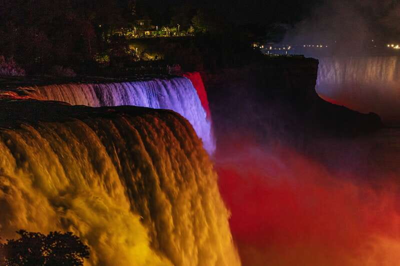 From New York City: Niagara Falls One Day Tour - American Falls, Bridal Veil Falls, and Horseshoe Falls
