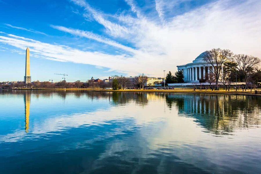 From NYC: Niagara Falls, Washington DC & Philly 3-Day Tour - Guides, coaches, and the practical rhythm