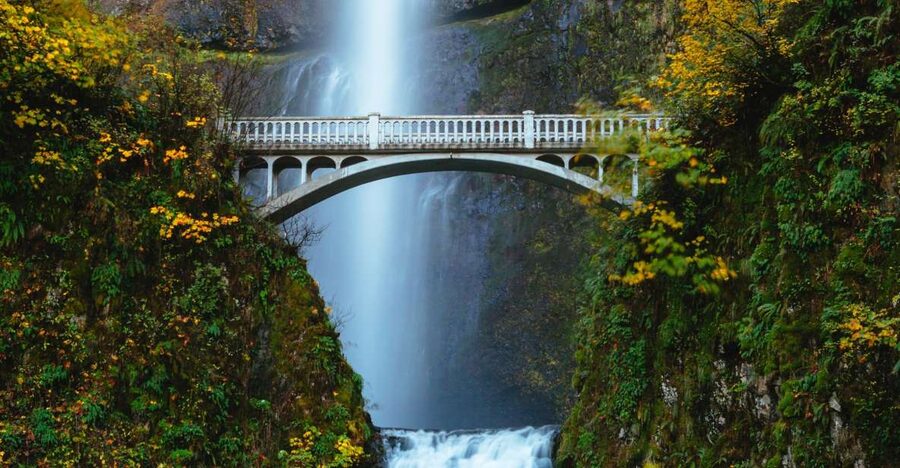 From Portland: Columbia Gorge Waterfalls Tour - Multnomah Falls and the 1925 lodge