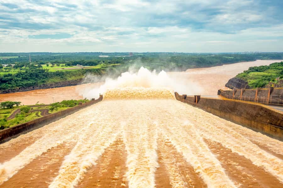 From Puerto Iguazu: Itaipu Dam Tour with Entrance Ticket - The visitor center film puts the project in context