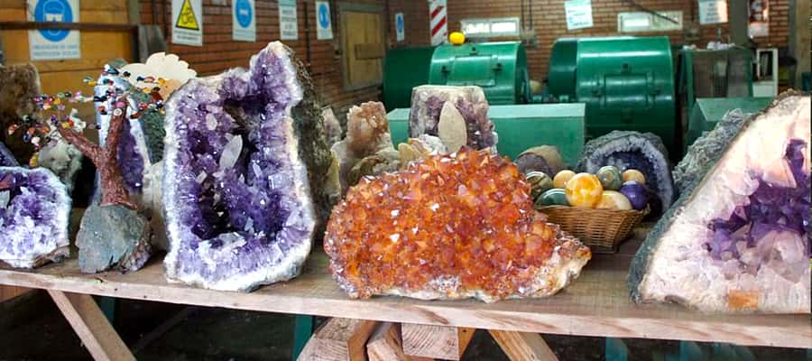 From Puerto Iguazu: San Ignacio Ruins and Wanda Mines Tour - Wanda Mines, where the stones remain in the rock