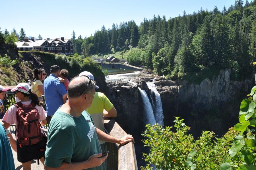 From Seattle: Snoqualmie Falls and Wineries Tour w/ Transfer - The small van and the guide make a difference