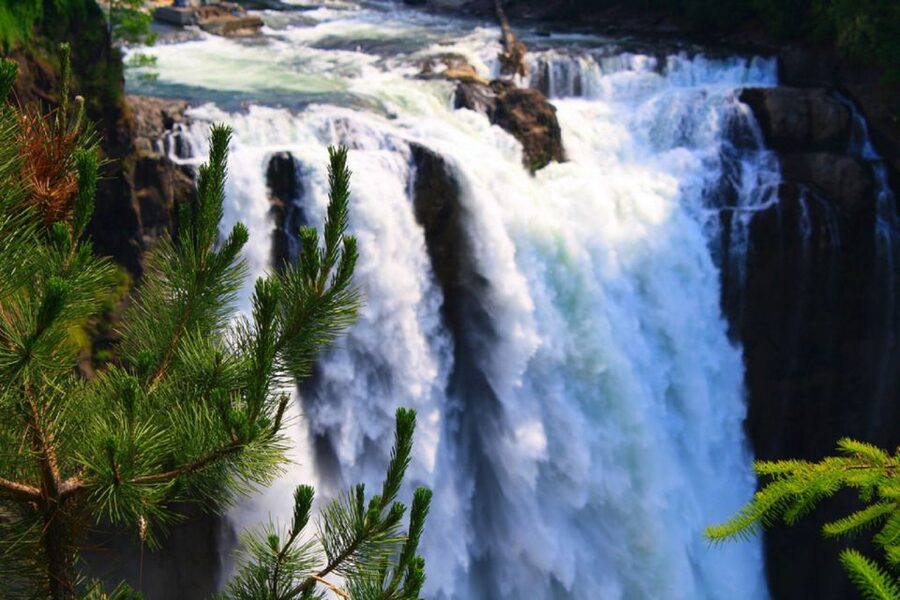 From Seattle: Snoqualmie Falls & Woodinville Wine Tasting - Snoqualmie Falls brings the drama early