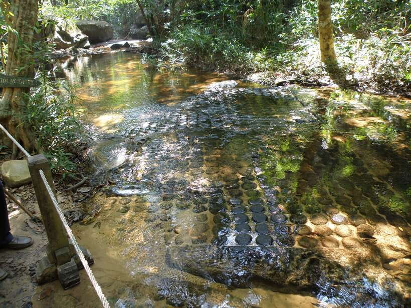 From Siem Reap: Small-Group Phnom Kulen Waterfall Day Tour - The River of a Thousand Lingas and its carved riverbed