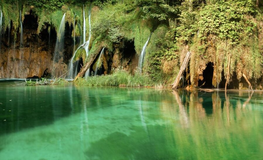 From Split or Trogir: Plitvice Lakes Guided Tour - Free time, the return ride, and the lunch problem