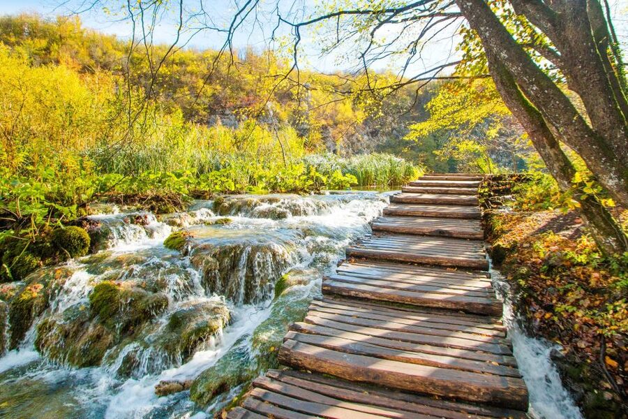 From Split: Plitvice Lakes Guided Tour with Entry Tickets - The 4.5-hour route through the lakes