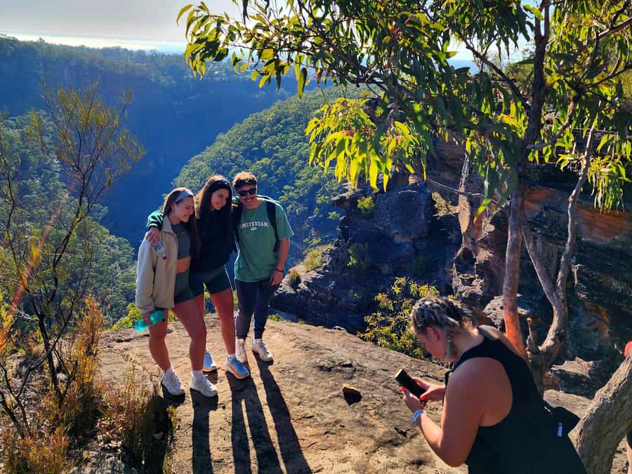From Sydney: Blue Mountains Tour with Waterfall Walk & Lunch - Who should choose this tour?