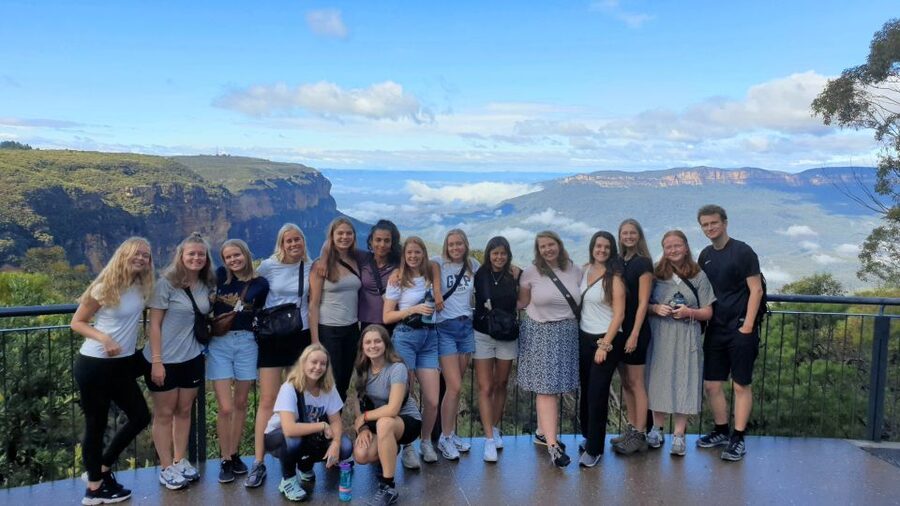 From Sydney: Blue Mountains Tour with Waterfall Walk & Lunch - Guides who shape the day