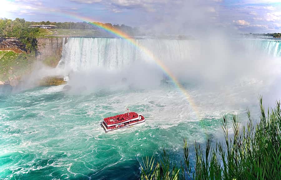 From Toronto: Niagara Falls Tour + Boat Ride and/or Journey - Maple Leaf Place and the Canadian maple stop