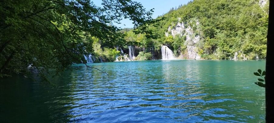 From Zadar: Plitvice Lakes Tour with Boat & Train Ride - How the guides shape the day
